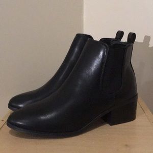 Women’s Ellie Chelsea Boots - A New Day